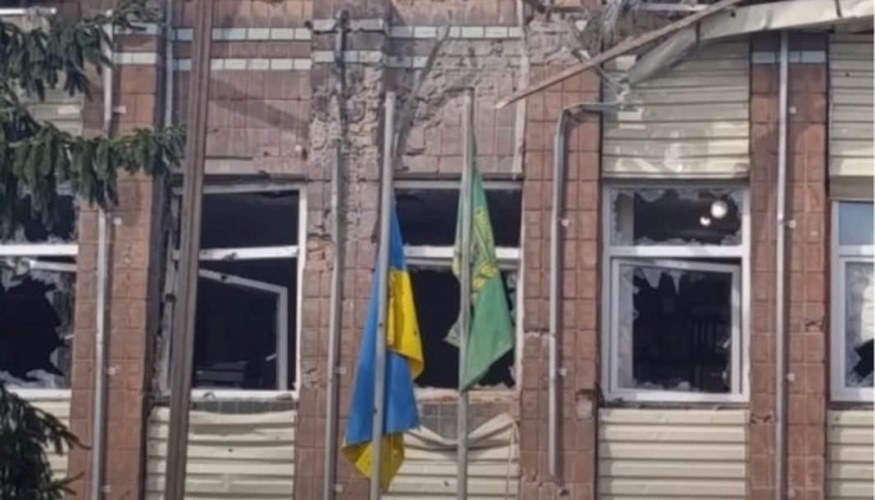 Безпілотник пошкодив селищну раду у Золочеві — чому це стосується мешканців громади