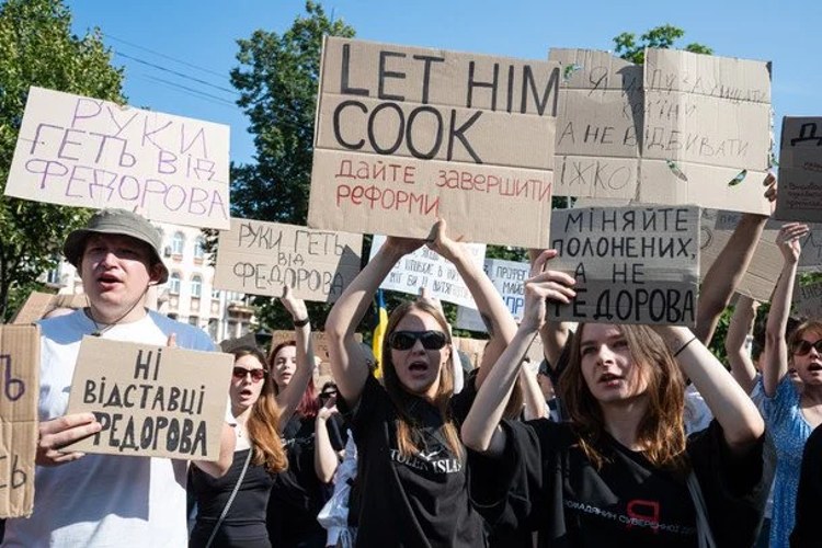 Хто вийшов на захист Федорова і проти Сирського: позиції учасників і влади