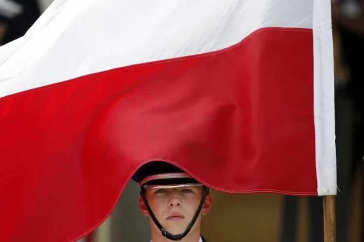 Повітряний простір Польщі порушили під час удару РФ: Туск скликав групу, тип об’єкта з’ясовують