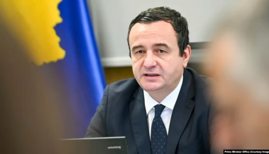 8 серпня у парламенті Косова депутатка жбурнула яйця у Курті