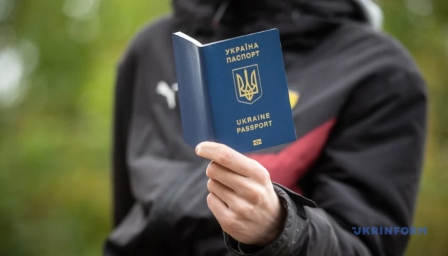 ДМС тимчасово зупинила оформлення паспортів: що важливо знати громадянам