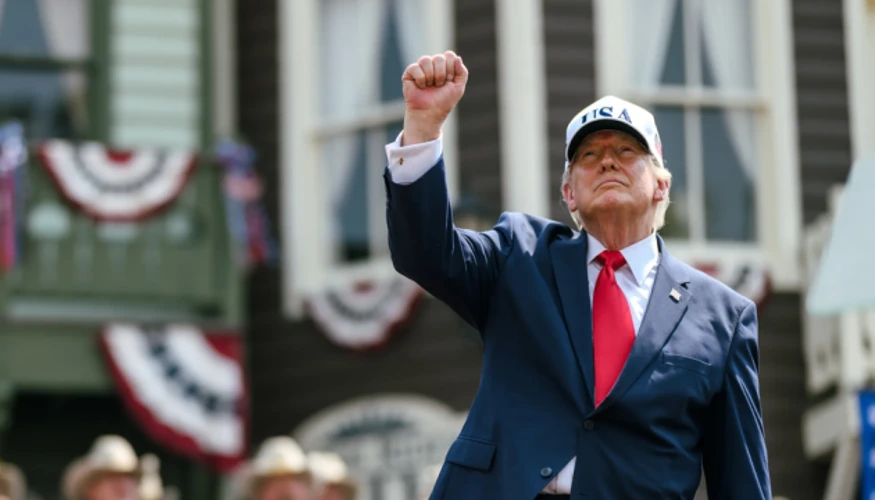 Хронологія заяви Трампа про виплати $90 власникам медичних полісів